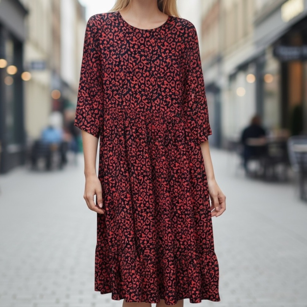 Leopard print midi dress Zara sizes xs 

Elegant Red and Black Patterned Dress